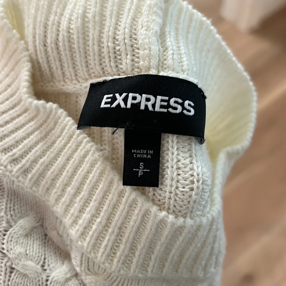 Cream Express sweater size small‎